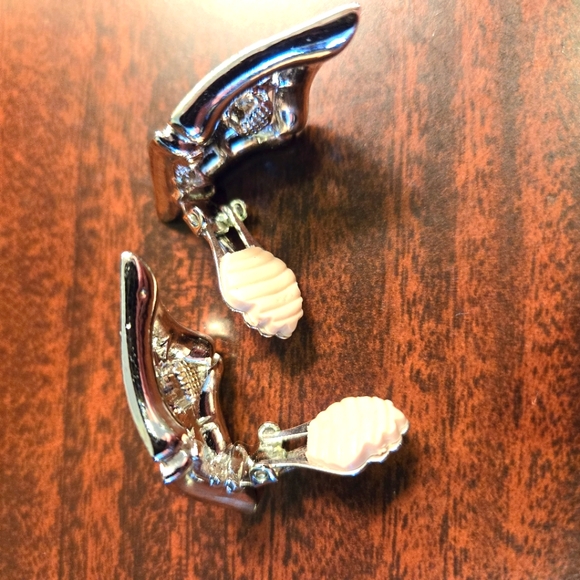 2 Pair Vintage Clip On Earrings, Rhinestone, White Lucite - Picture 10 of 16